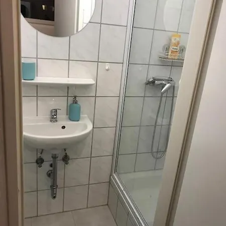 Zentrum, Helle Und Ruhige Moeblierte Dg-wohnung Zwischen Steintor Und Uni Apartment *