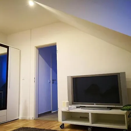 Apartment Zentrum, Helle Und Ruhige Moeblierte Dg-wohnung Zwischen Steintor Und Uni Hannover