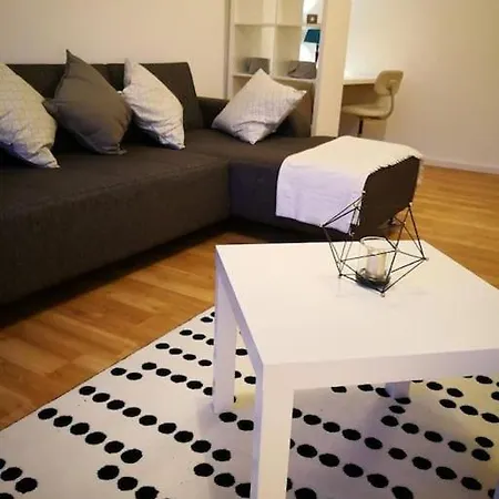 Apartment Zentrum, Helle Und Ruhige Moeblierte Dg-wohnung Zwischen Steintor Und Uni